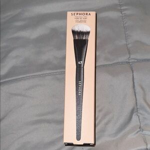 Sephora Pro Brush 47 in Black and Cream